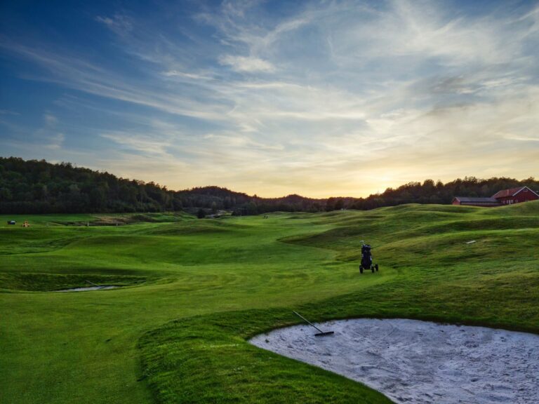 Où trouver les plus beaux couchers de soleil sur les parcours de golf ?