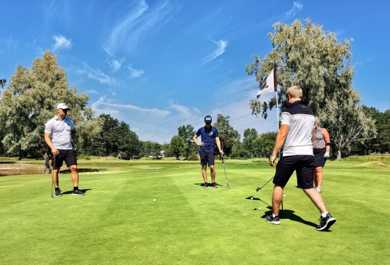 Comment le golf contribue-t-il aux événements caritatifs ?