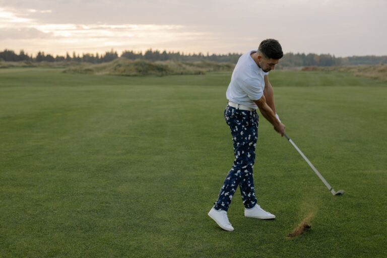 Comment profiter pleinement de la beauté des parcours de golf ?