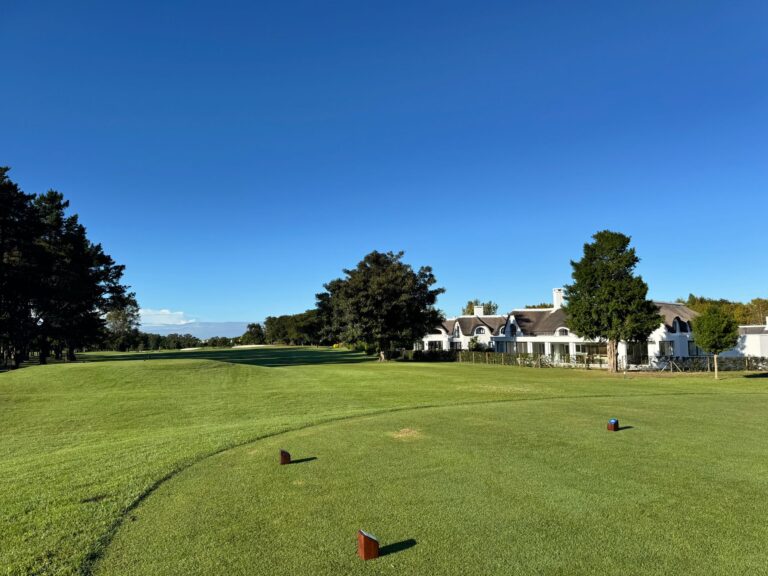 Quels sont les parcours de golf avec une histoire fascinante à découvrir ?