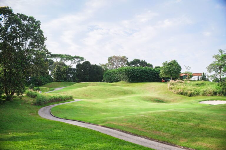 Quels sont les parcours de golf à l&rsquo;architecture originale à découvrir?