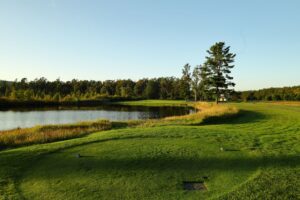 Quels sont les parcours de golf situés dans des régions historiquement riches ?